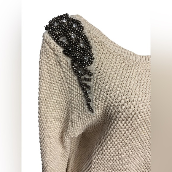 Gibson Latimer Women’s Knit Cream Sweater Size M Embellished Beaded Shoulders - Picture 6 of 16